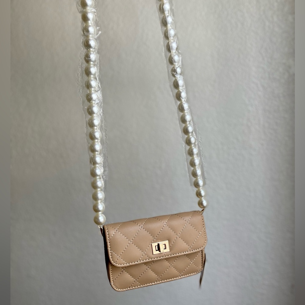 Small tan bag with pearl strap